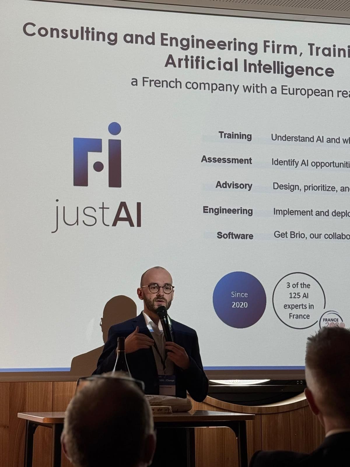 Présentation d'un projet IA devant une équipe