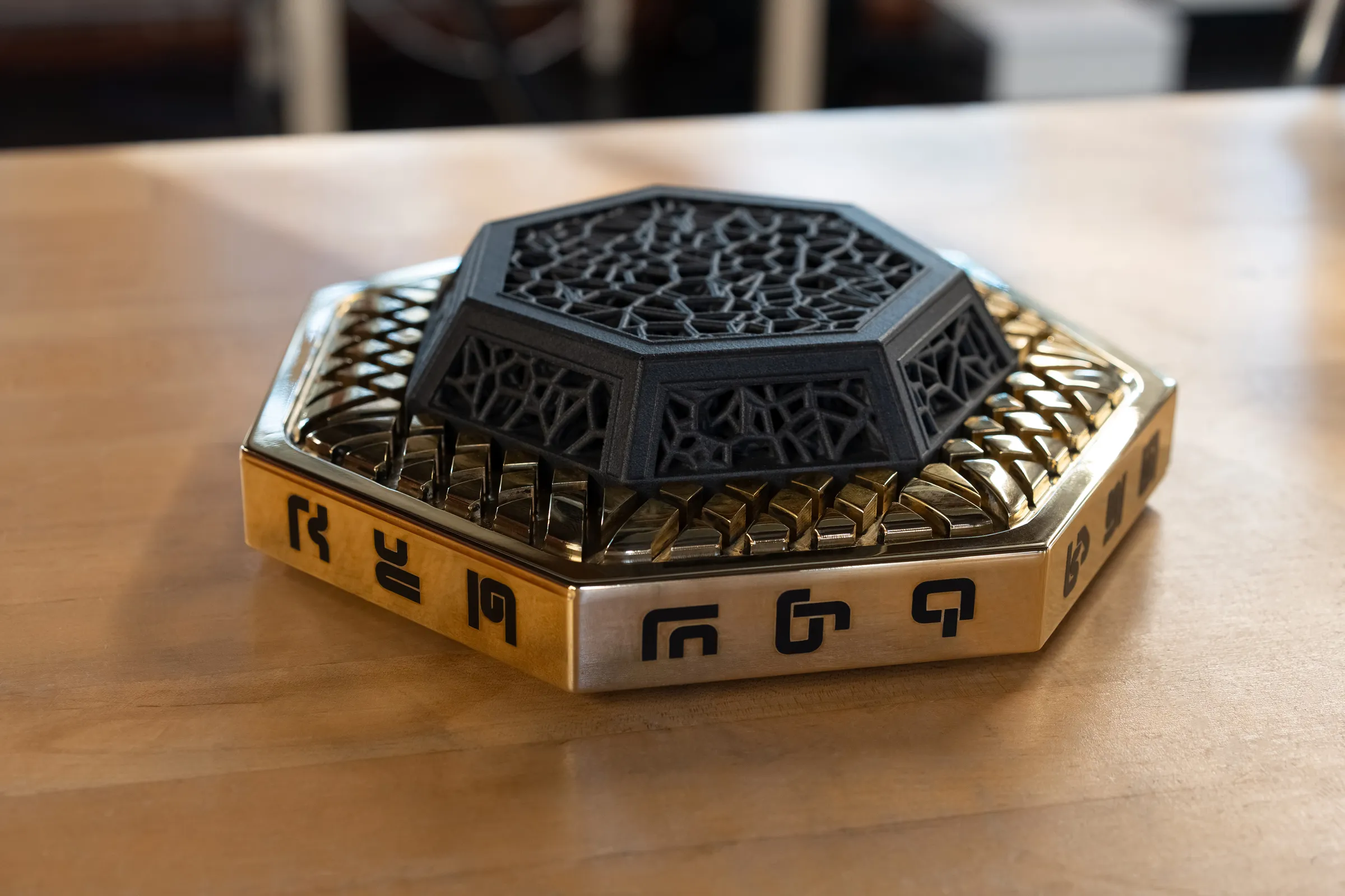 Prototype de la puce Extropic XTR-0